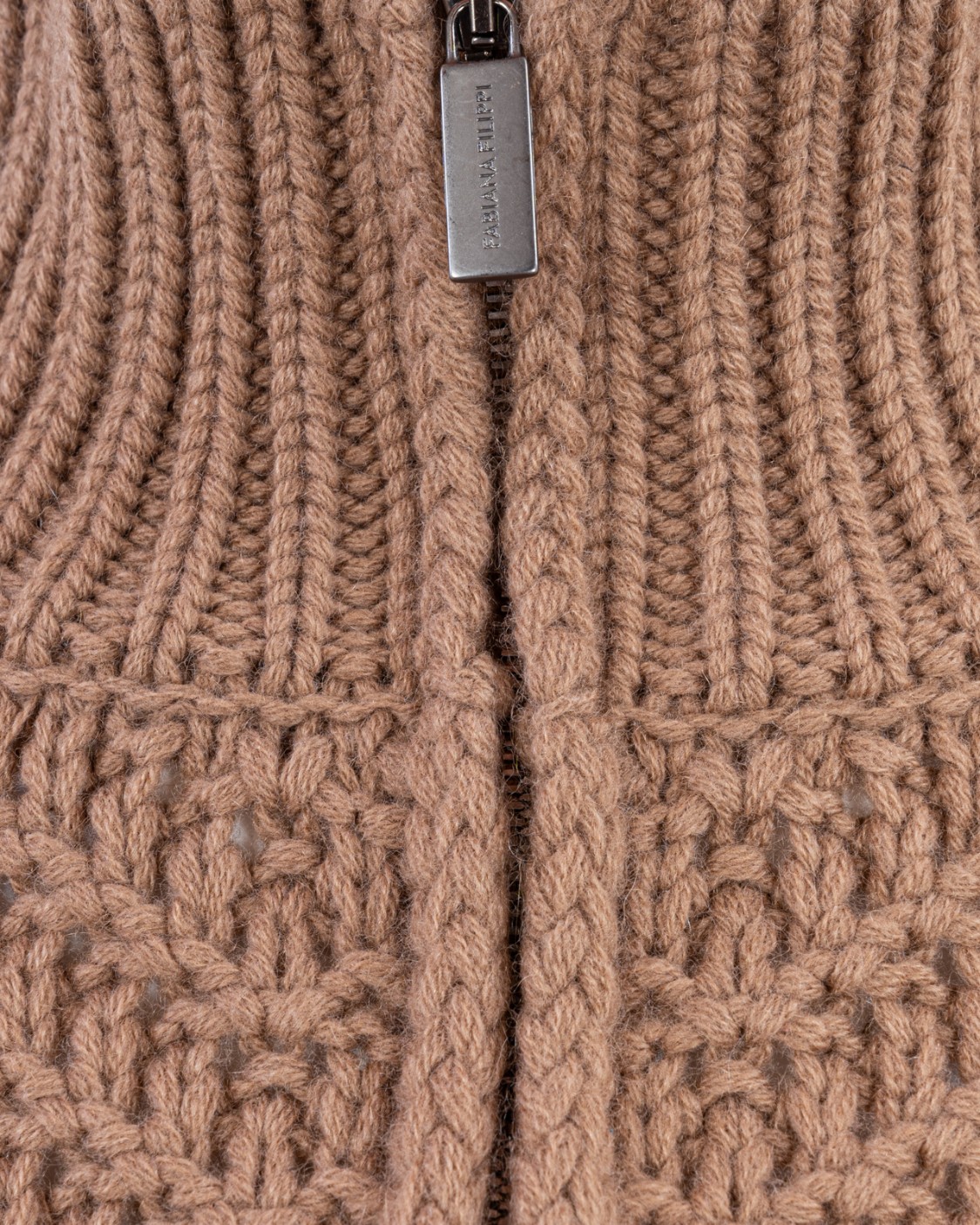 shop FABIANA FILIPPI  Bomber: Fabiana Filippi bomber cardigan in cashmere.
Punto a spina di pesce.
Maniche lunghe.
Zip.
Tessuto: 100% cashmere.
Fabbricato in Italia.. MAD213F049N900-1248 number 5874570